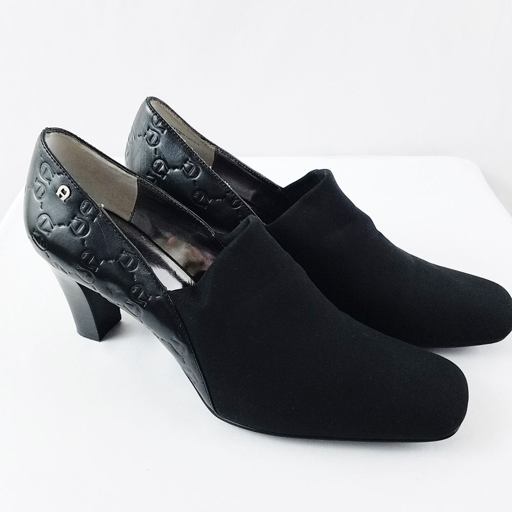 Etienne Aigner Size 8 M Embossed Leather Fabric